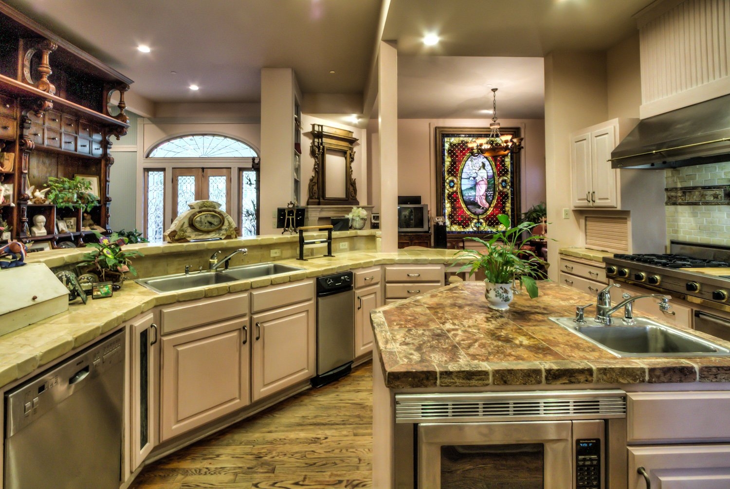 Antiques around the World Texas Hodges Hill Victorian home for sale