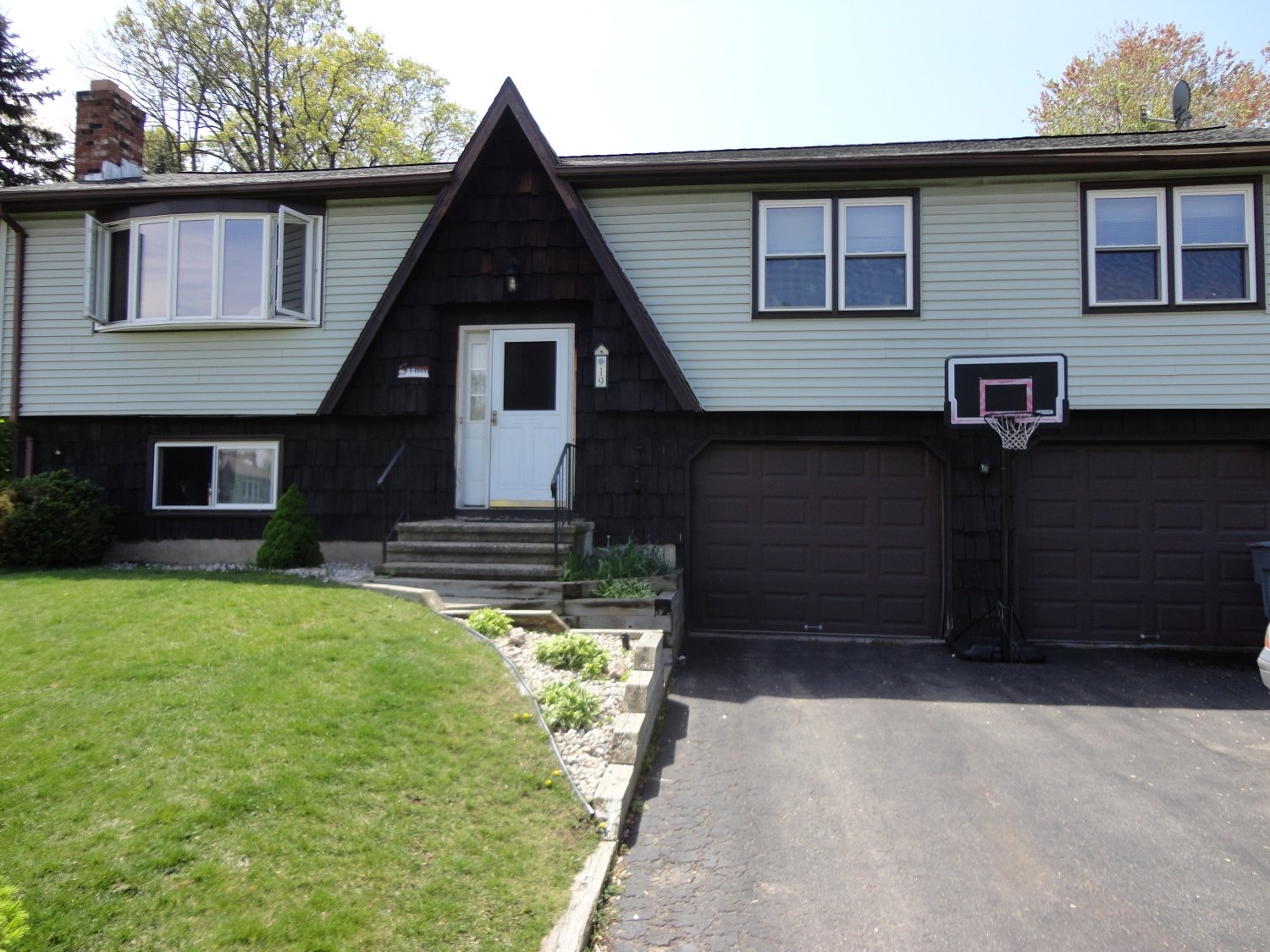 19 Diamond Dr Enfield CT 06082 19 Diamond Dr Enfield CT 06082